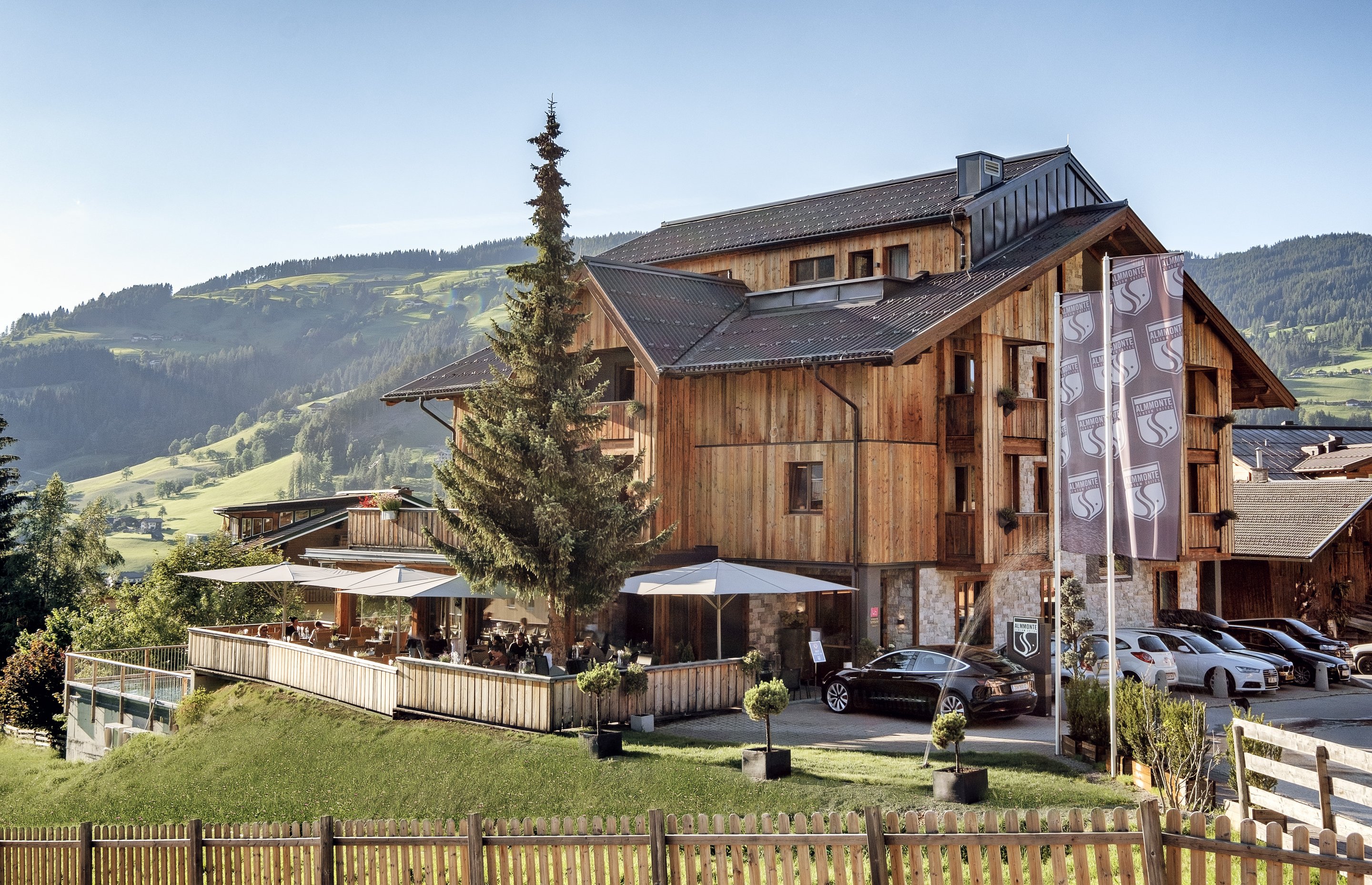 almmonte sensum suites in wagrain im sommer