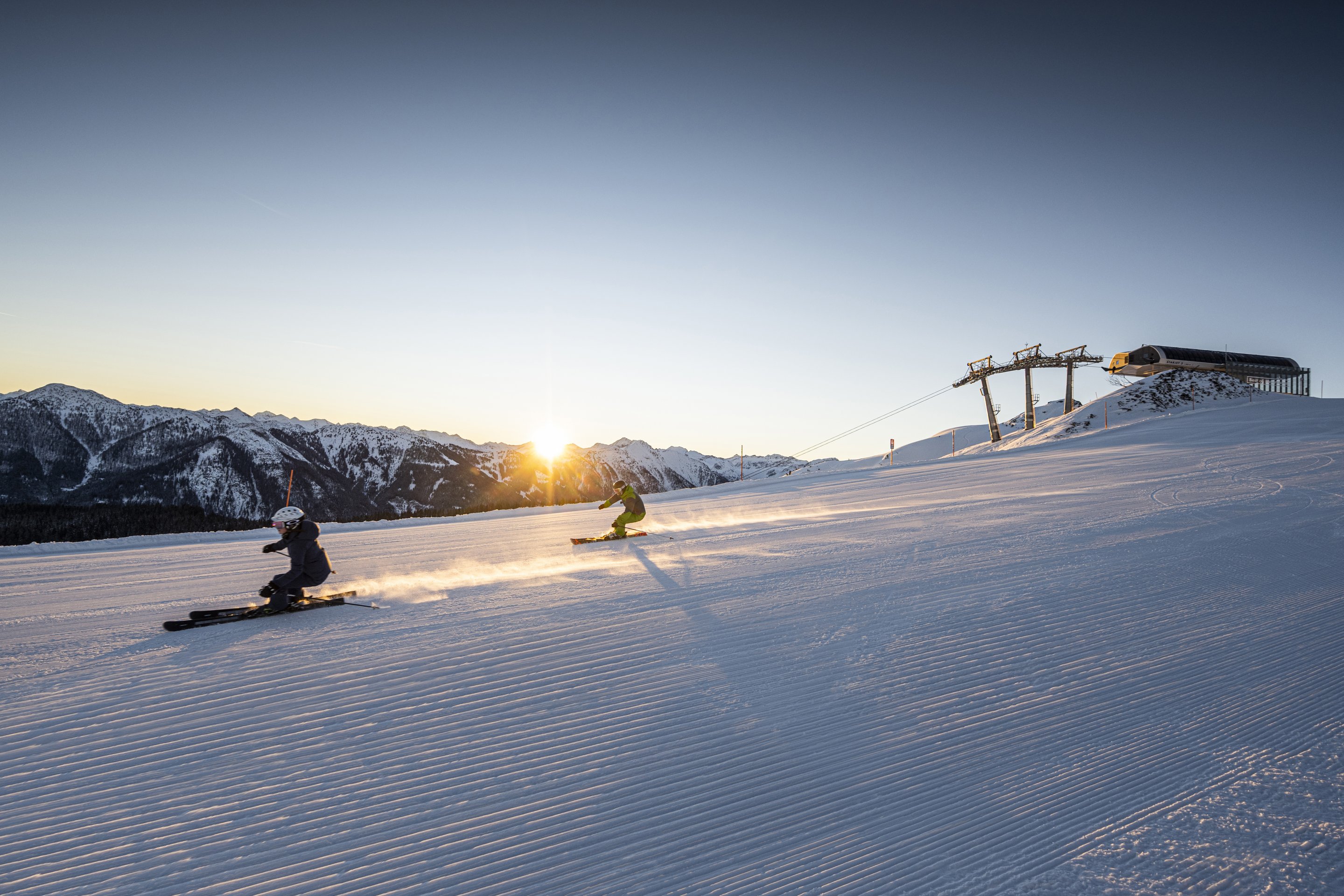 abendstimmung, panoramablick auf den skipisten in wagrain