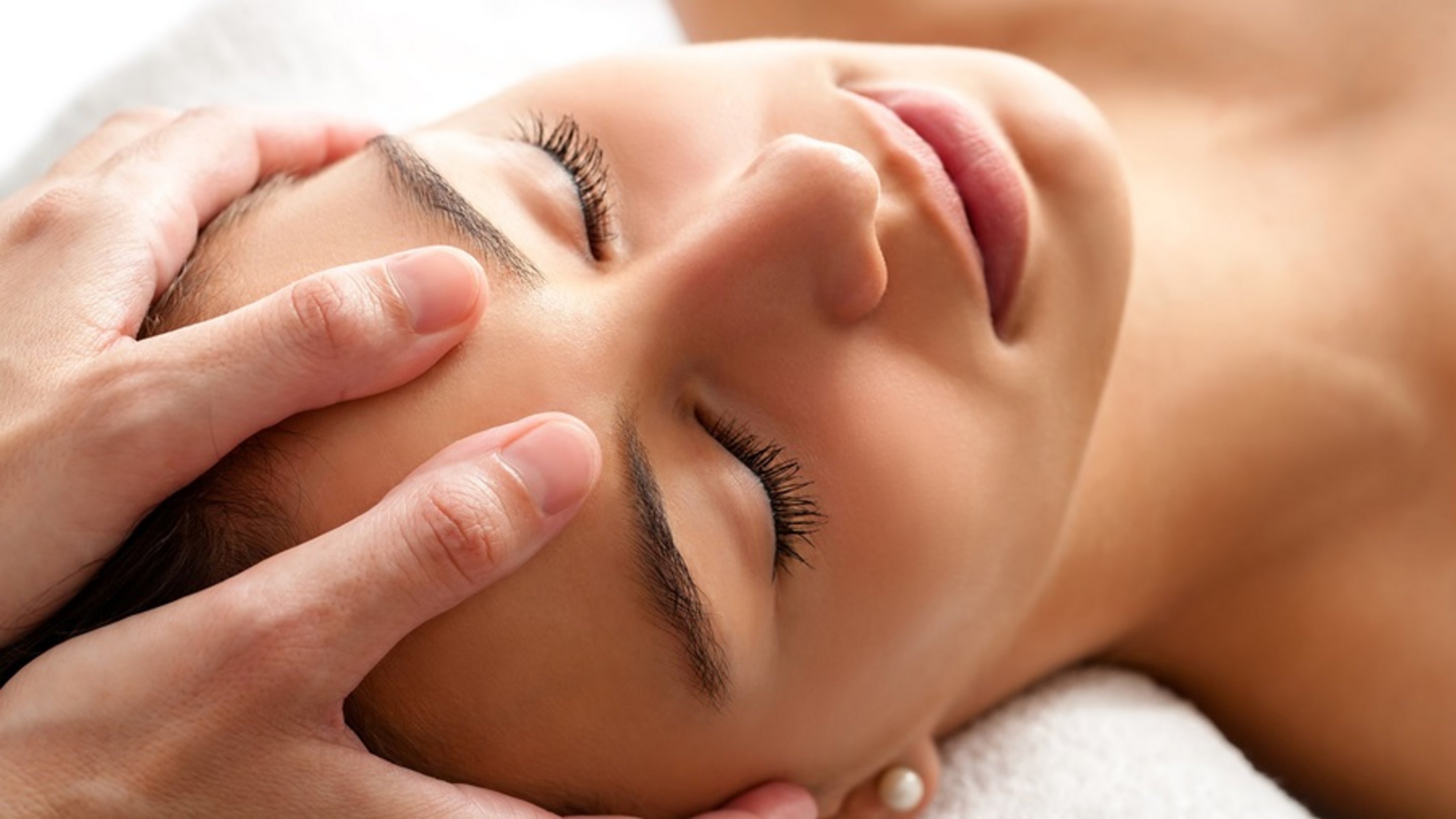 massage anwendung im sensum suites hotel, wagrain