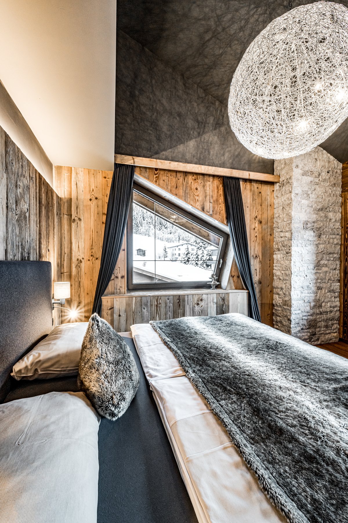 moderne Penthouse Doppelzimmer mit wunderschönem Ausblick auf die Berge